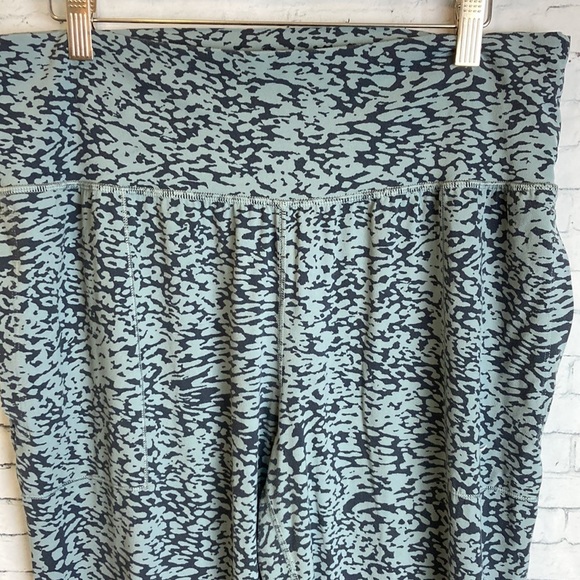 Athleta Salutation Joggers Ocelot Spot Print Blue Green Animal Print L Workout - Picture 3 of 13